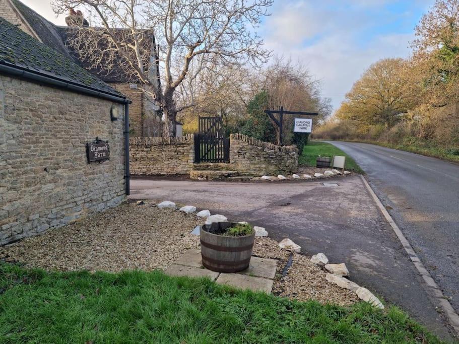 Flamingos Nest Oxford Countryside Apartment Oxford - Bicester Village - Blenheim Palace - Wifi- Free Parking Exterior foto